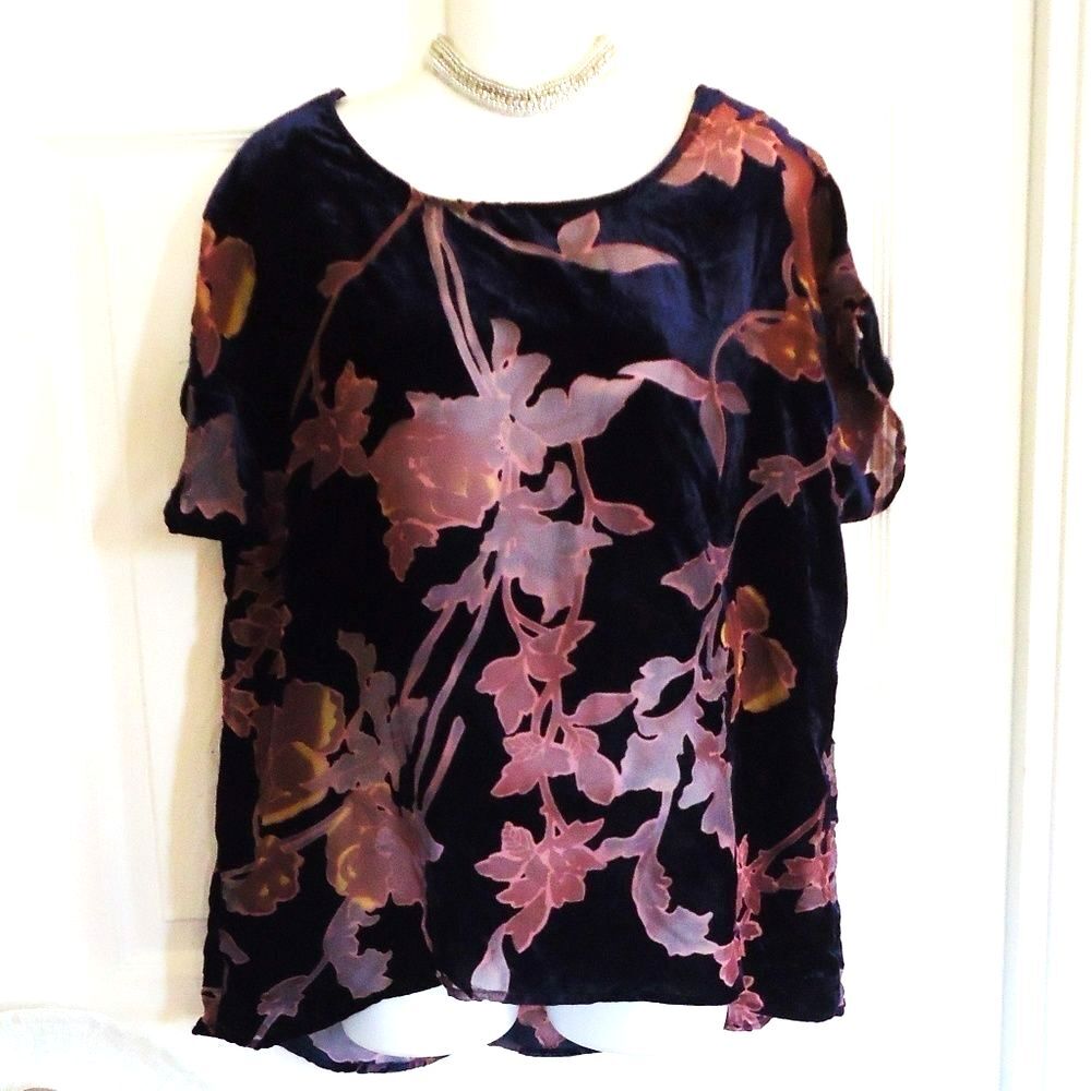 BOBEAU Size Medium Navy Velvet Floral Burnout Top